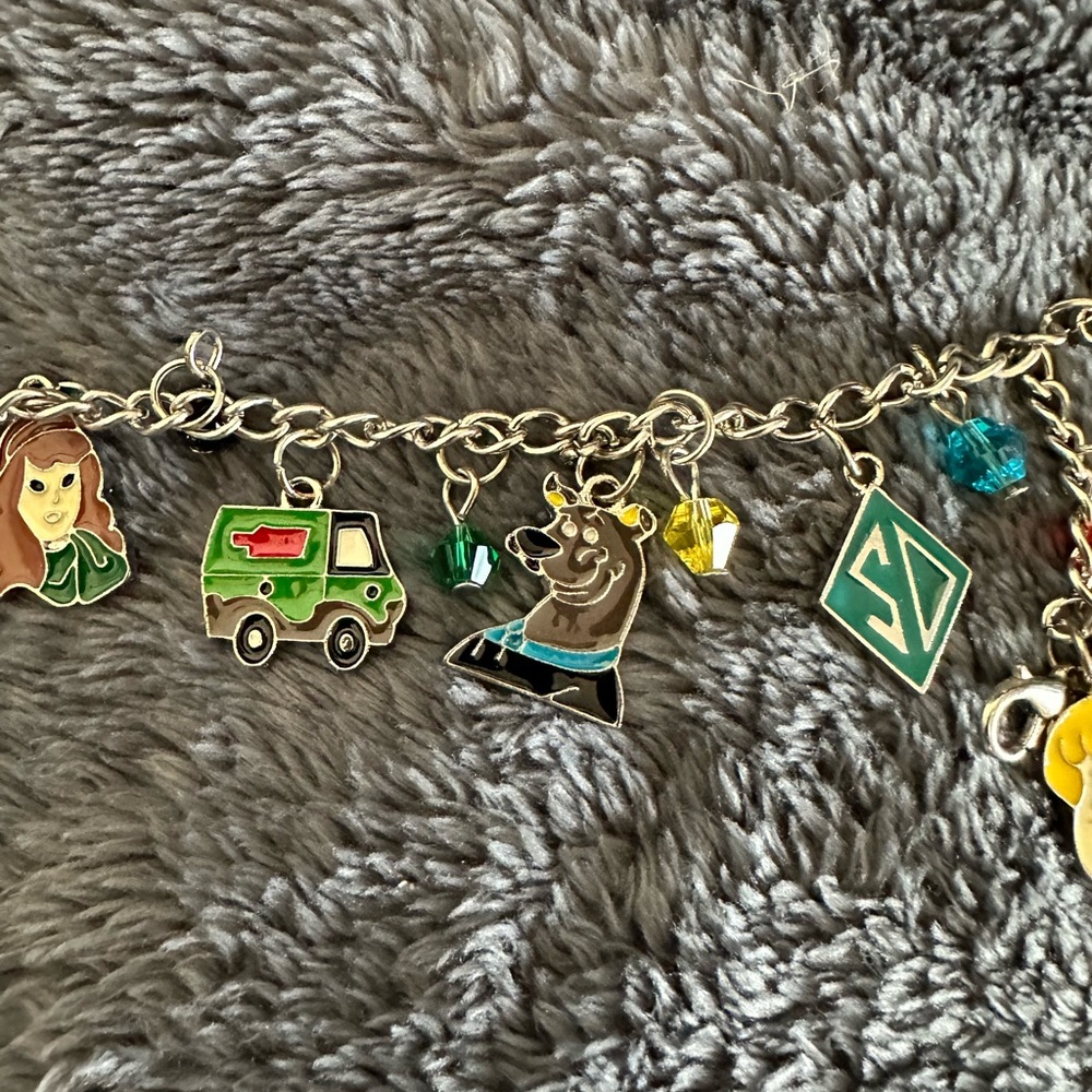 Scooby-Doo! Charming Cartoon Character Bracelet - Picture 4 of 5